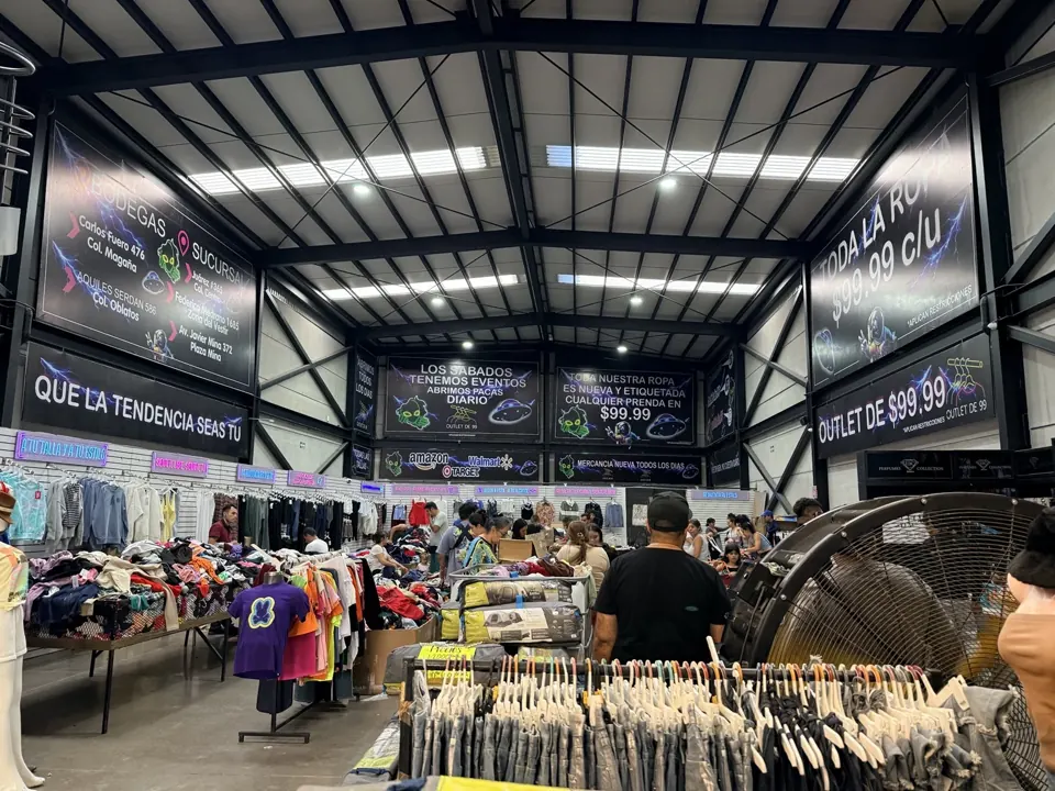 Interior de Outlet de 99 Carlos Fuero 476